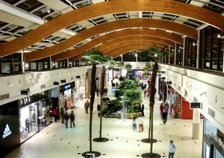 LOCAL COMERCIAL EN C.C. PLAZA TREBOL